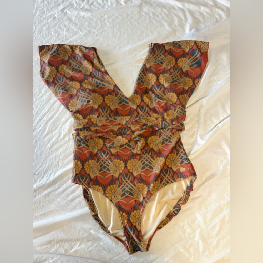 The Destiny albion swimsuit with belt Size Large - only worn once!